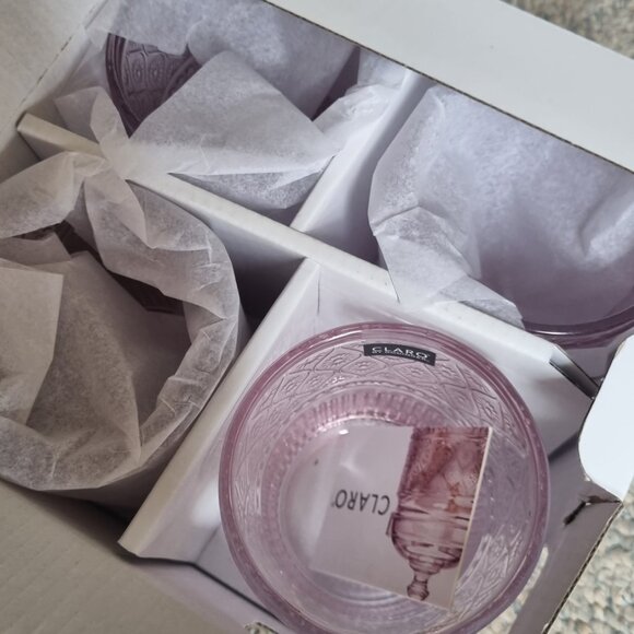 Four glasses - Picture 2 of 3